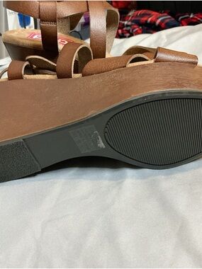 pop Brown Strappy Wedge Sandals